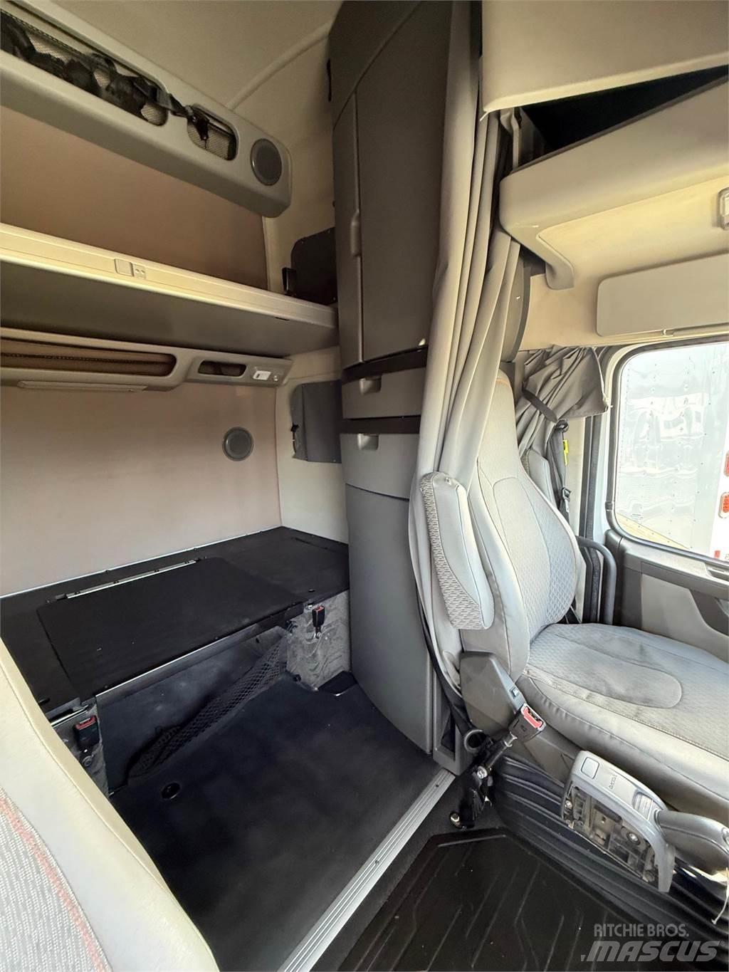 Volvo VNL64T860 Prime Movers