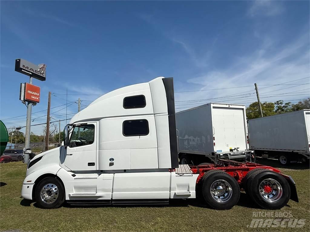 Volvo VNL64T860 Prime Movers