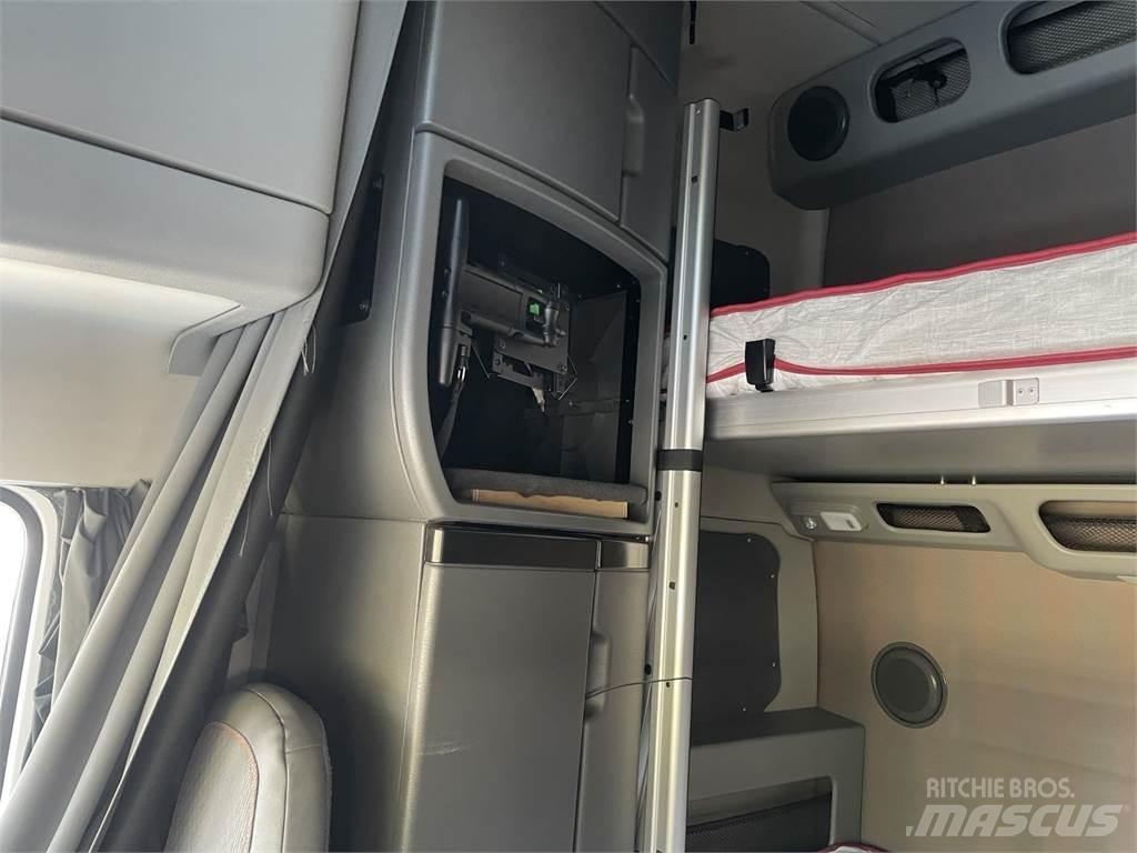 Volvo VNL64T860 Prime Movers