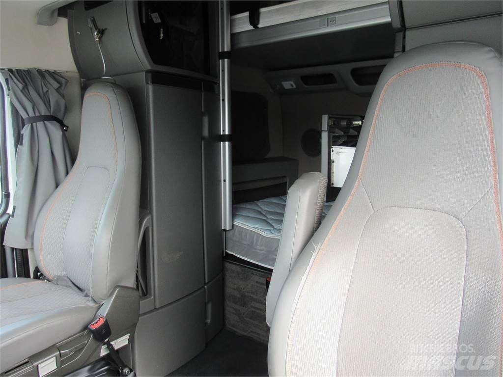 Volvo VNL64T860 Prime Movers