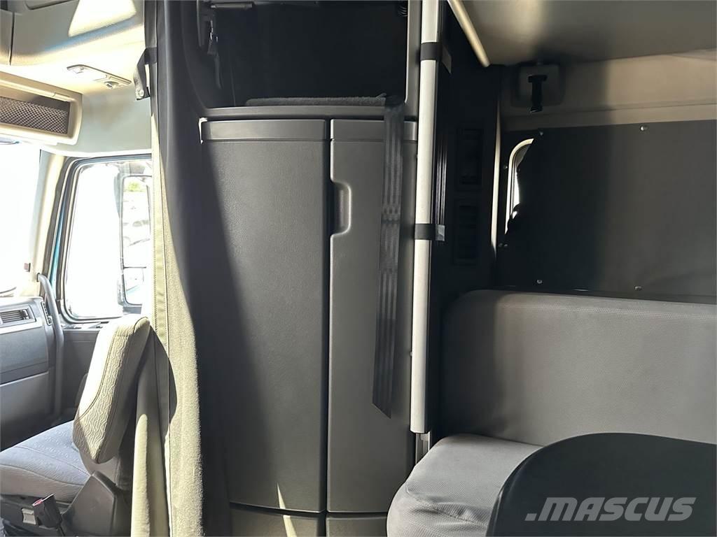 Volvo VNL64T860 Prime Movers
