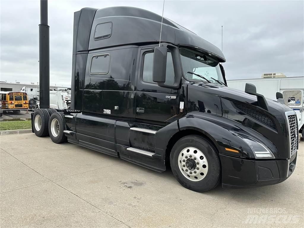 Volvo VNL64T860 Prime Movers