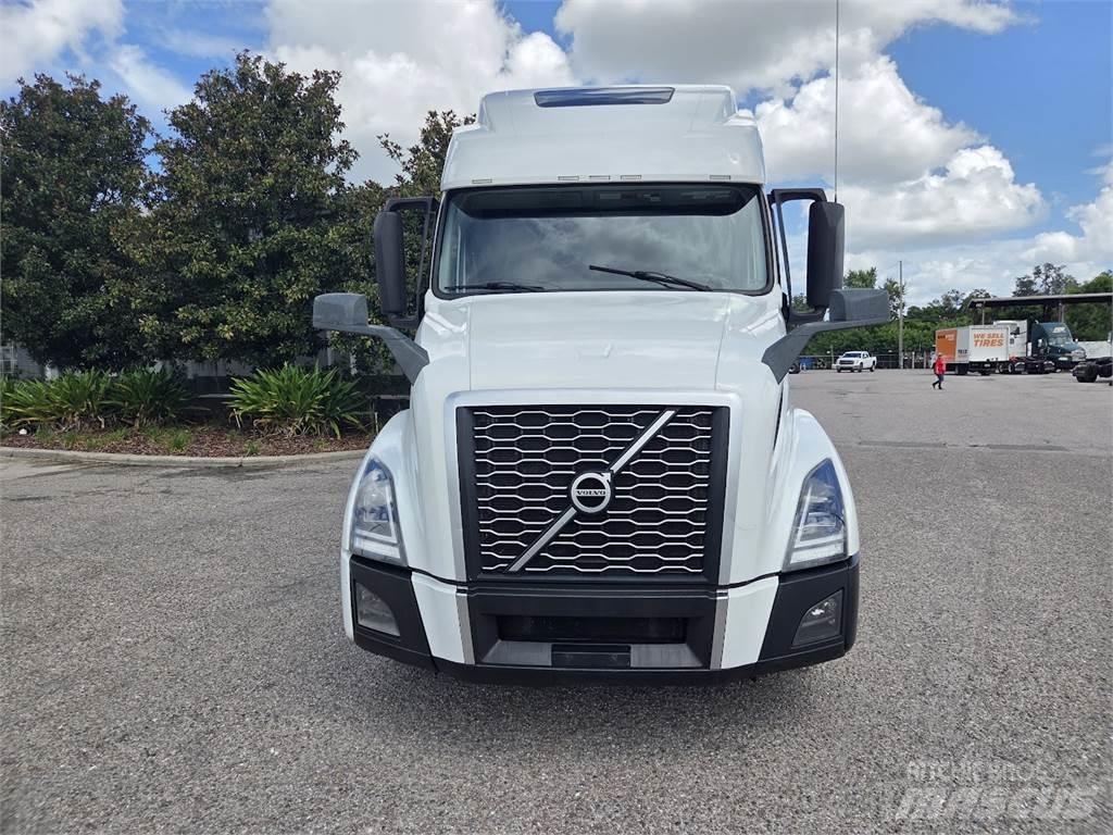 Volvo VNL64T860 Prime Movers
