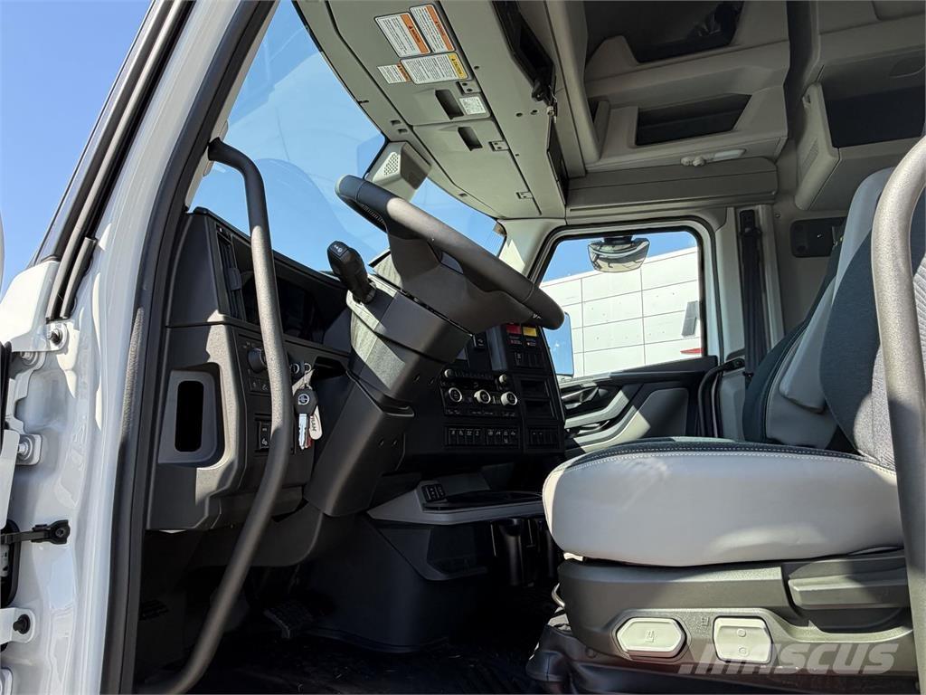 Volvo VNL64T860 Prime Movers