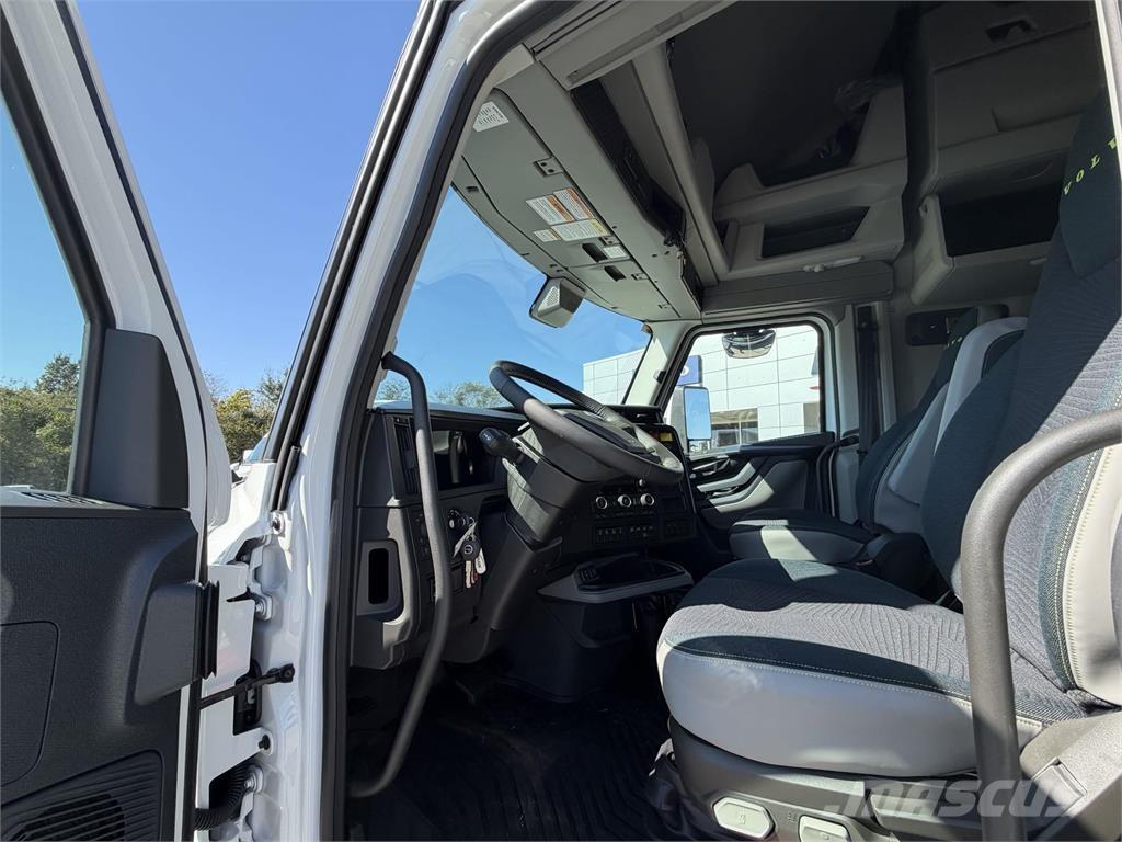 Volvo VNL64T860 Prime Movers