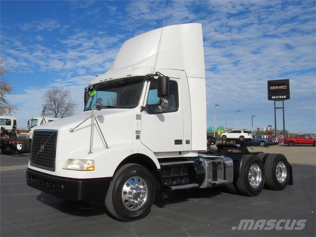 Volvo VNM64T300 Prime Movers