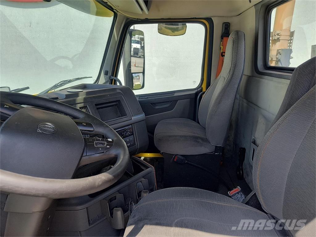 Volvo VNR64T Prime Movers