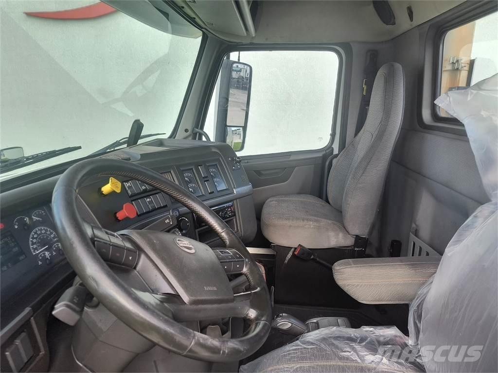 Volvo VNR64T300 Prime Movers