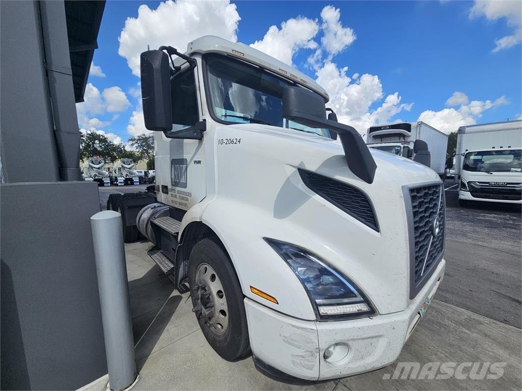 Volvo VNR64T300 Prime Movers