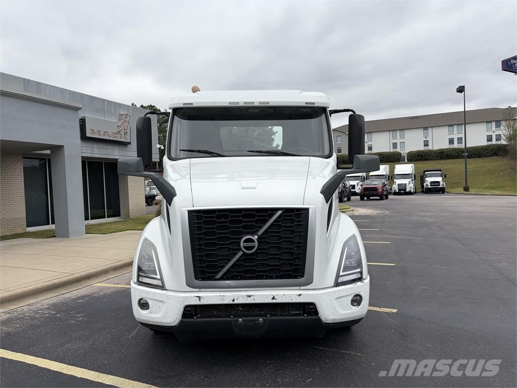 Volvo VNR64T300 Prime Movers