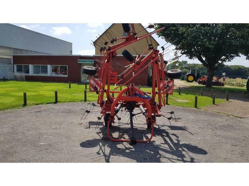 Kuhn GF7802 Rakes and tedders