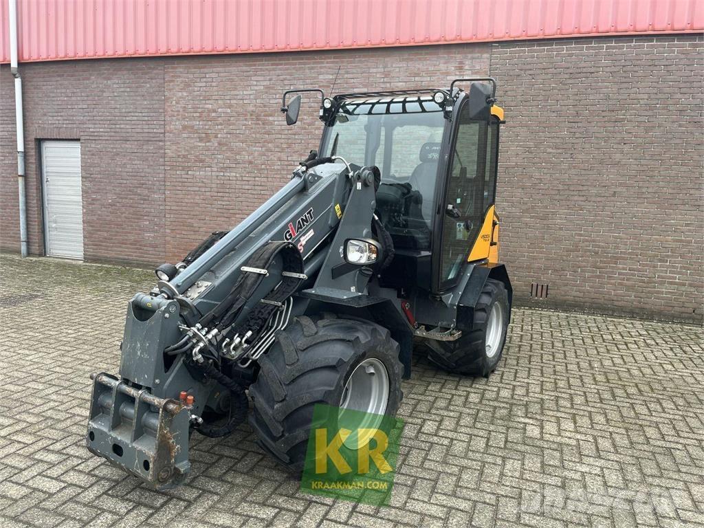 GiANT V5003 Front loaders and diggers
