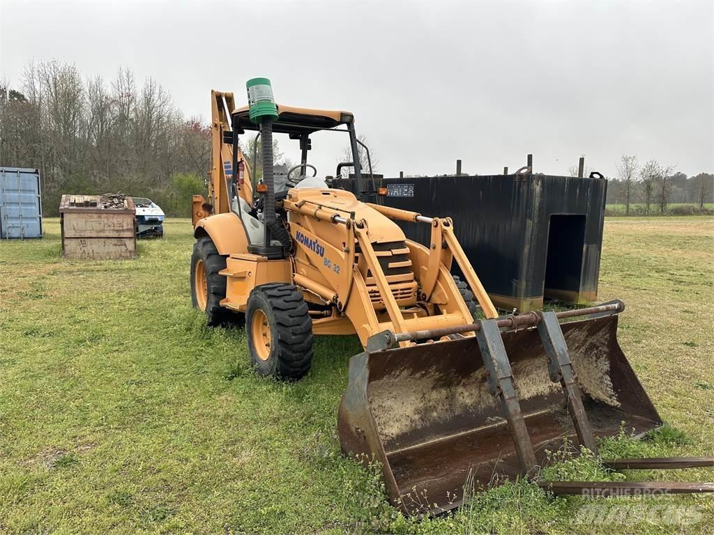 Komatsu WB140 Backhoe