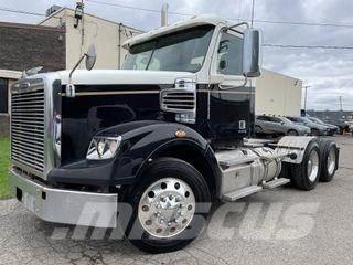 Freightliner 122SD Prime Movers