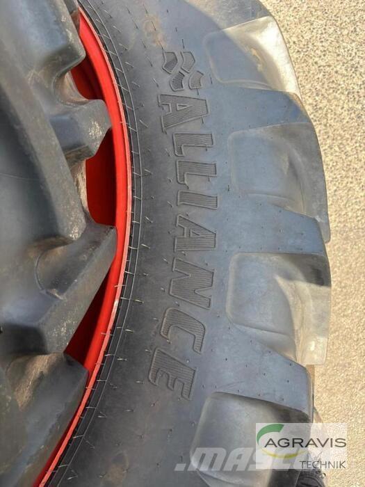 CLAAS ARION 610 CIS Tractors