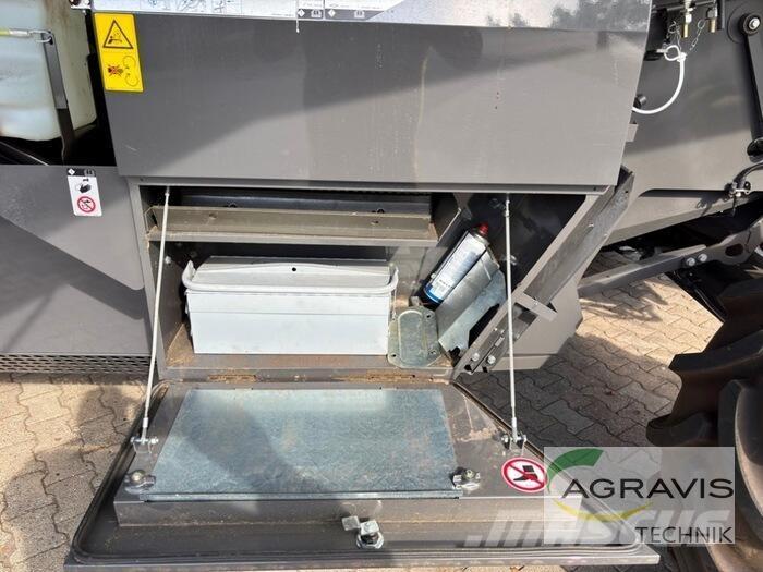 CLAAS TRION 650 Combine harvesters