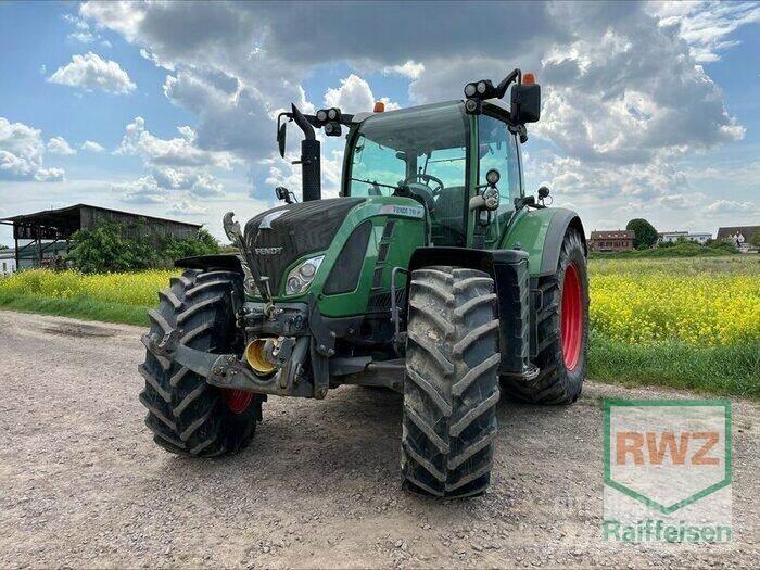Fendt 718 Vario Tractors