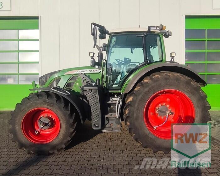 Fendt 724 Vario Tractors