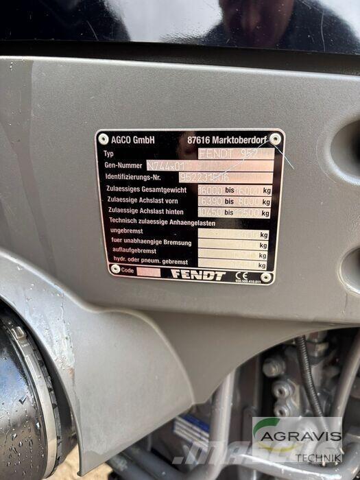 Fendt 933 VARIO S4 Tractors