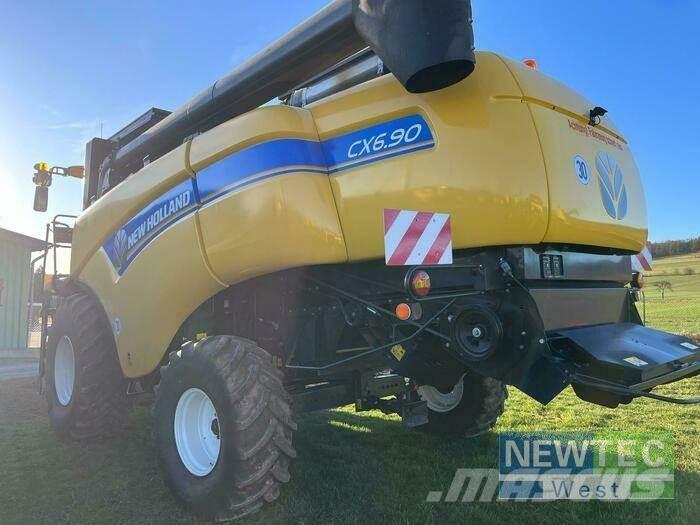 New Holland CX 6.90 Combine harvesters