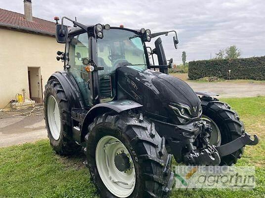 Valtra G125V Tractors