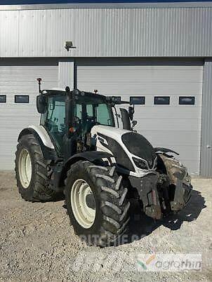 Valtra N134 H5 Tractors