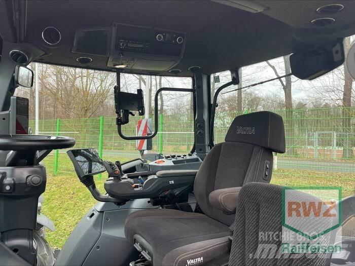 Valtra Q305 Tractors