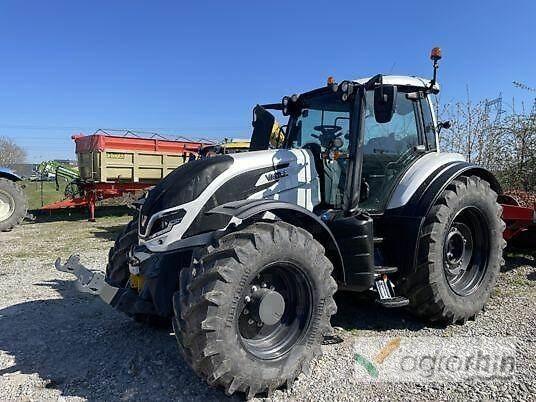 Valtra T215A Tractors