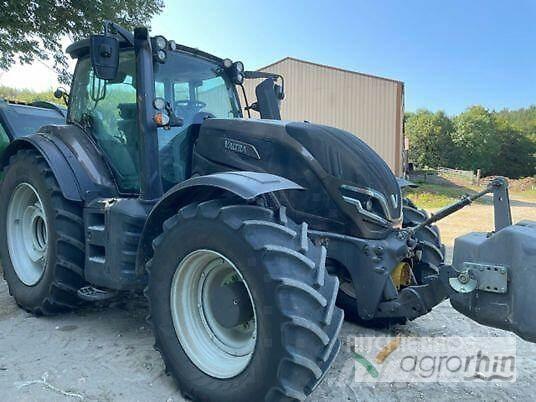 Valtra T235V Tractors
