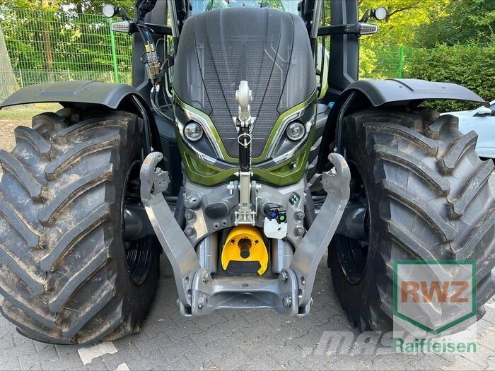 Valtra T255Versu Tractors