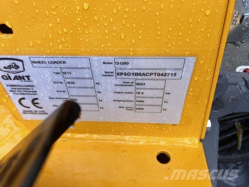 GiANT G1200 Skid steer loaders