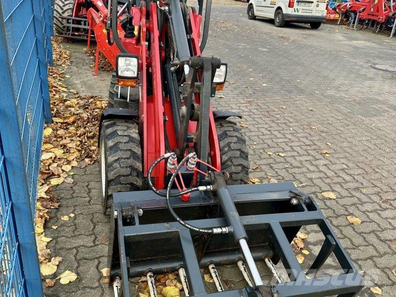 Schäffer 2028 Front loaders and diggers