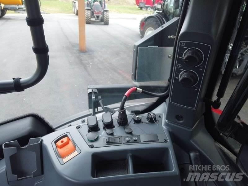 Valtra Q305 Tractors