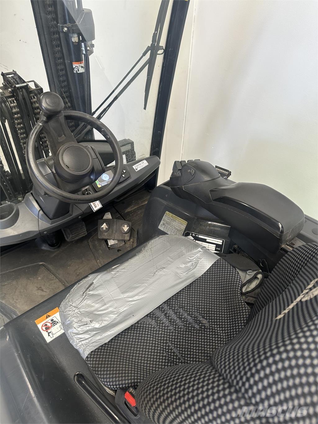 Mitsubishi FB35N Electric forklift trucks