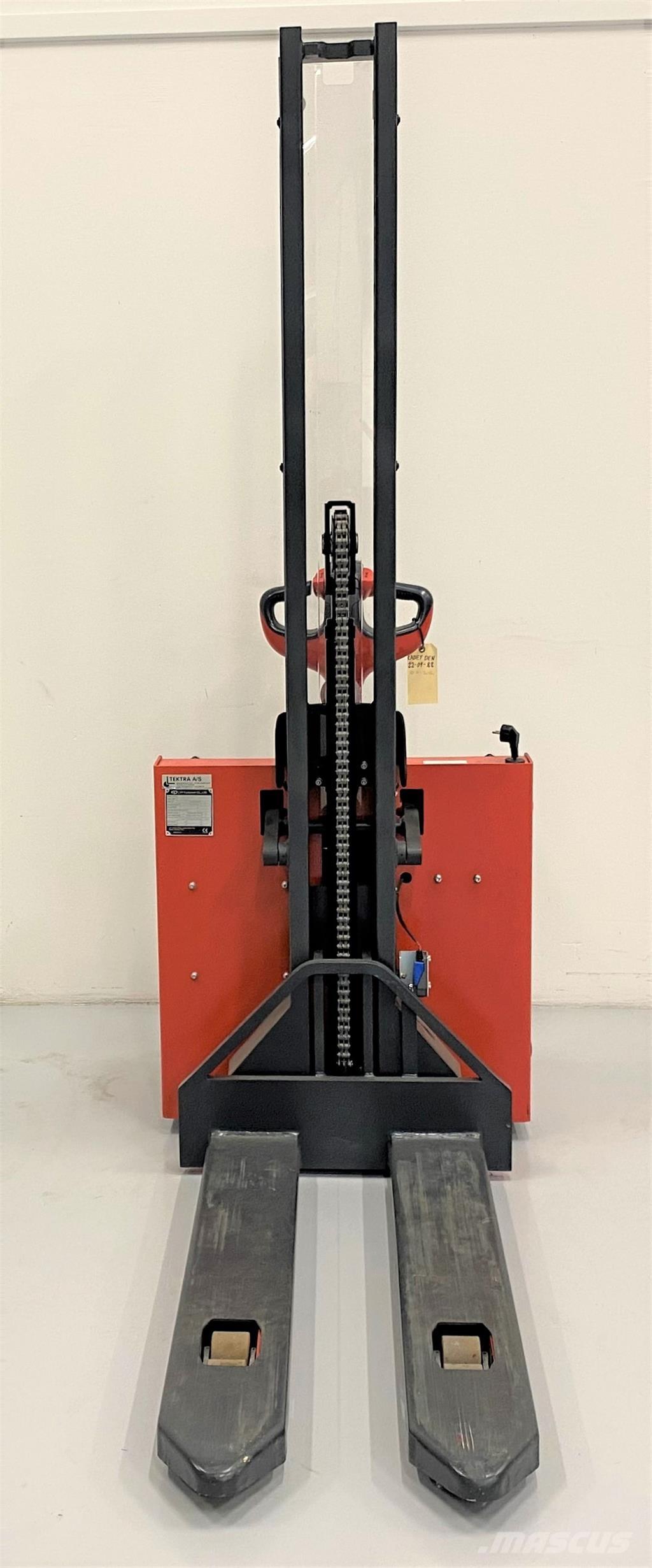 Tektra ESLI101 Pedestrian stacker