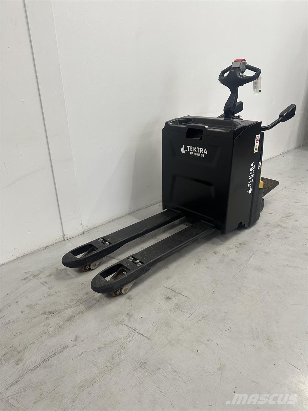 Yale MP20X-E843 Low lift with platform