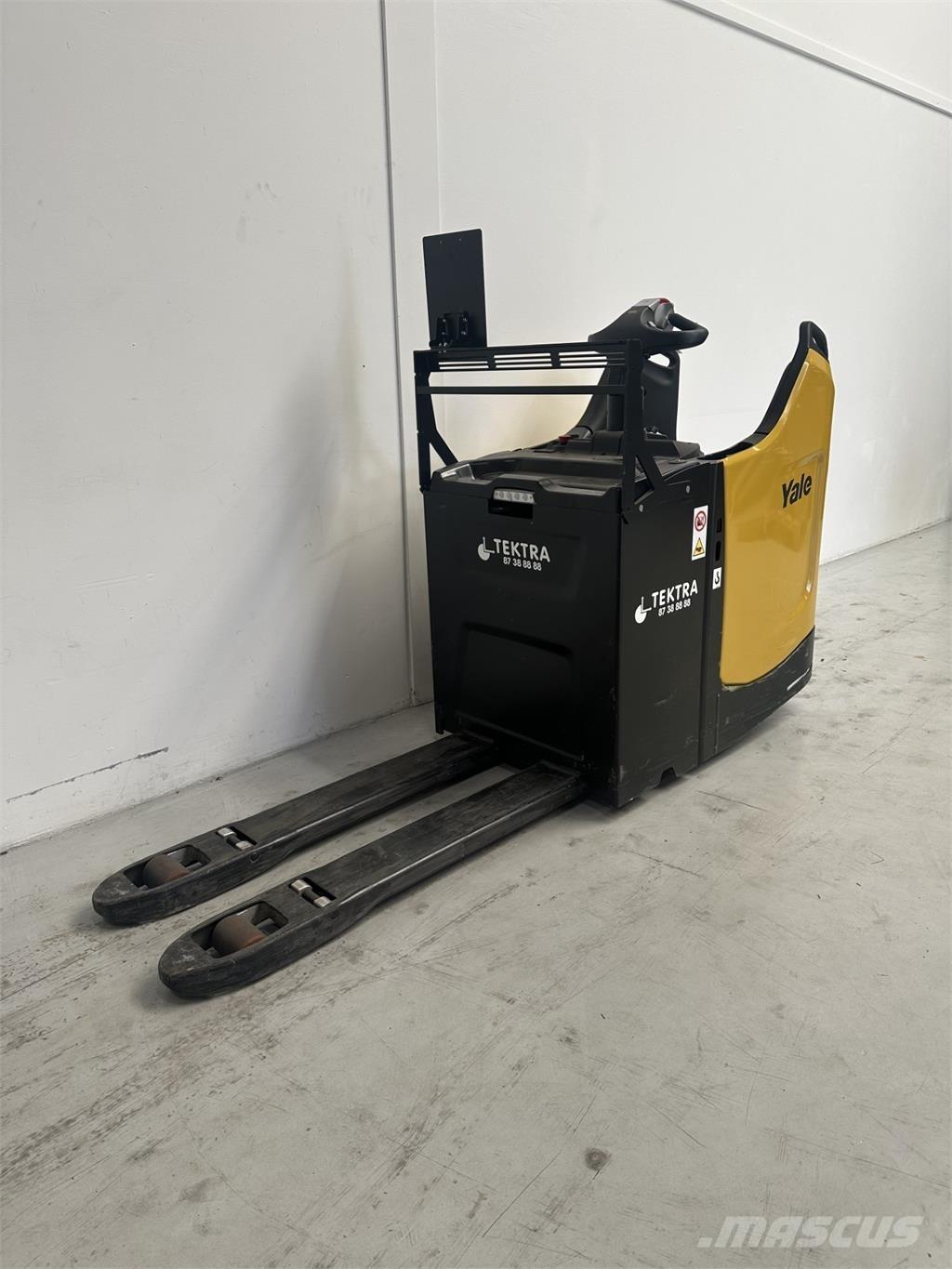 Yale MP20X-E843 Low lift with platform