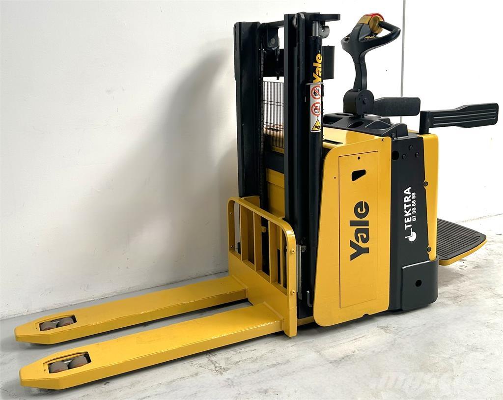 Yale MP20XD Self propelled stackers