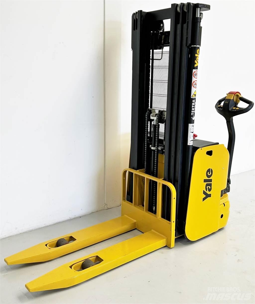 Yale MS12 Pedestrian stacker