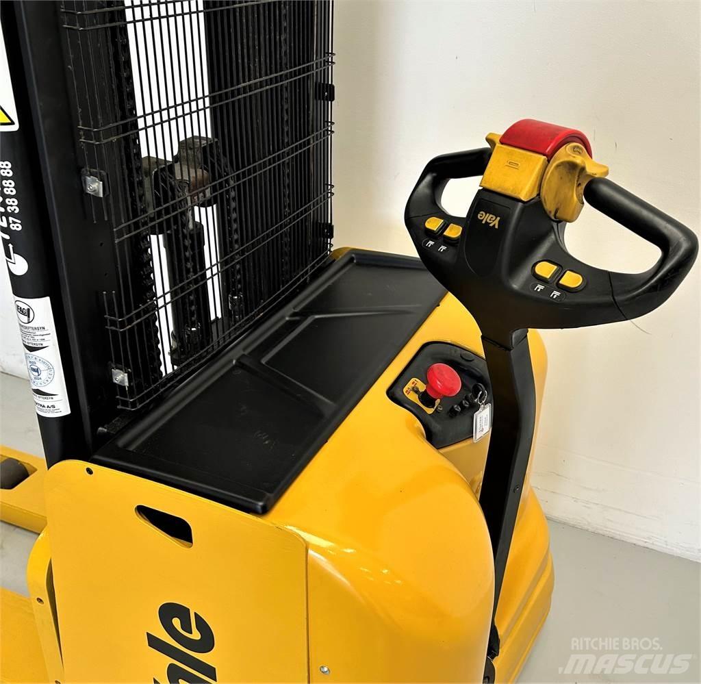 Yale MS12 Pedestrian stacker