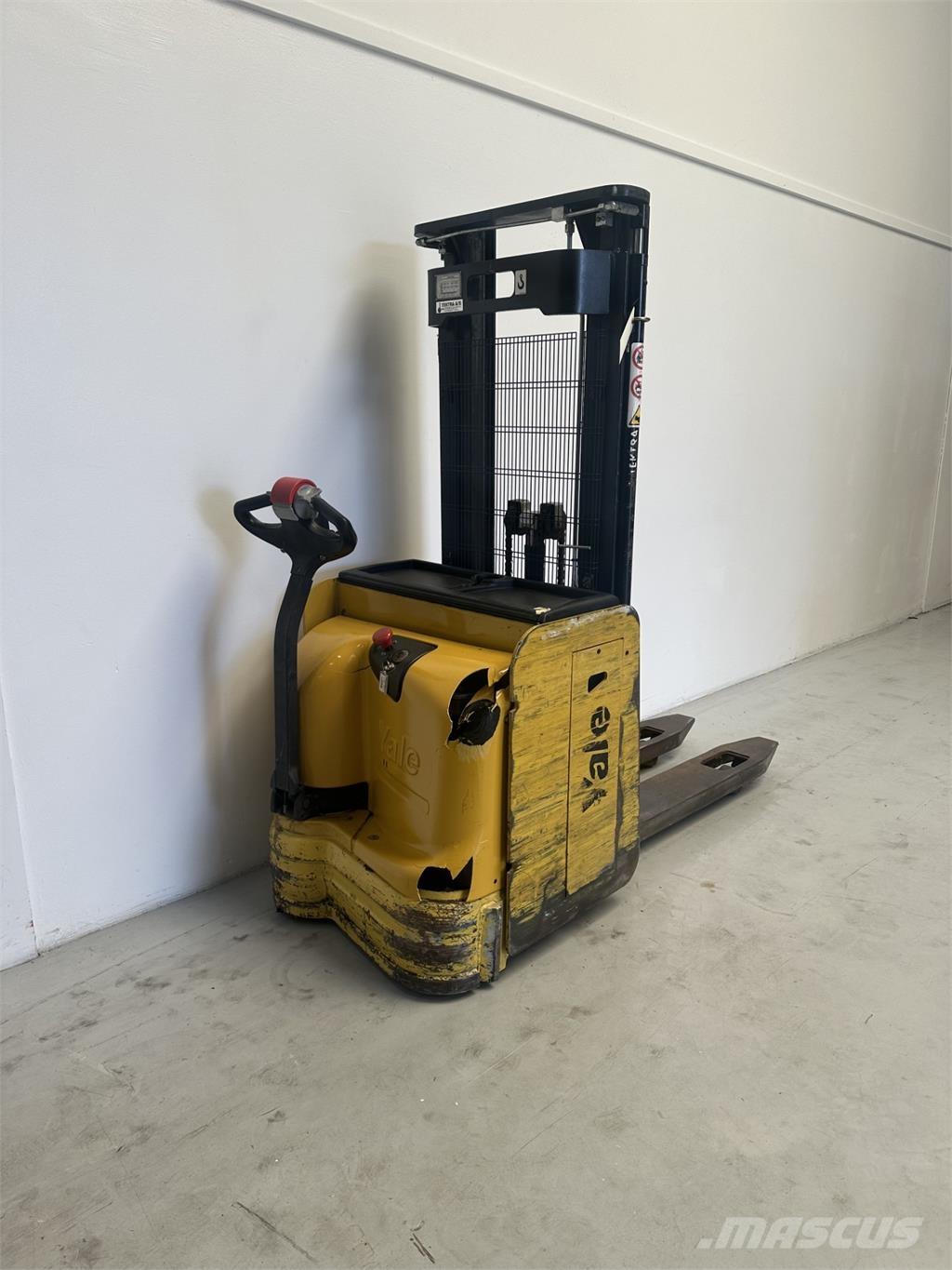 Yale MS14IL Pedestrian stacker