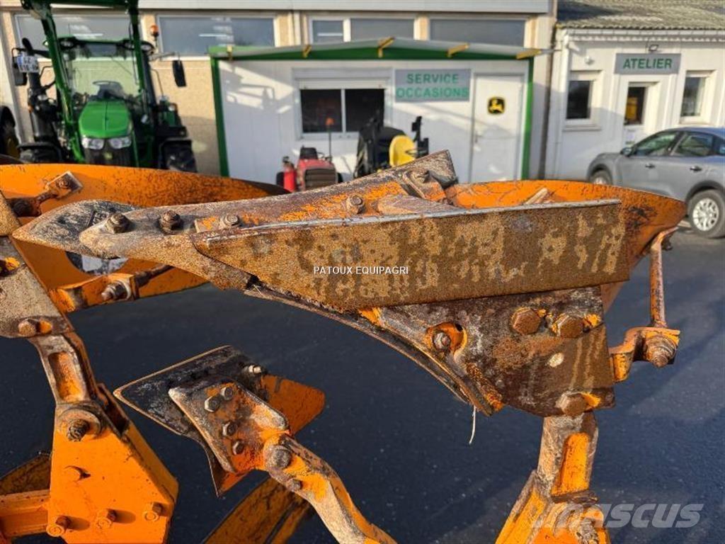Huard 670 Ploughs