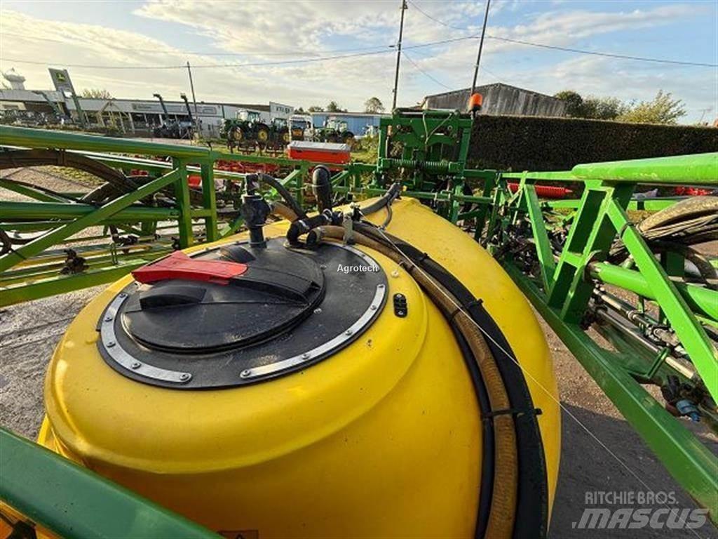 John Deere M740 Trailed sprayers