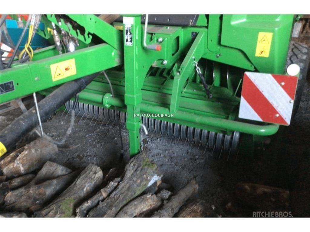 John Deere V461M Round balers