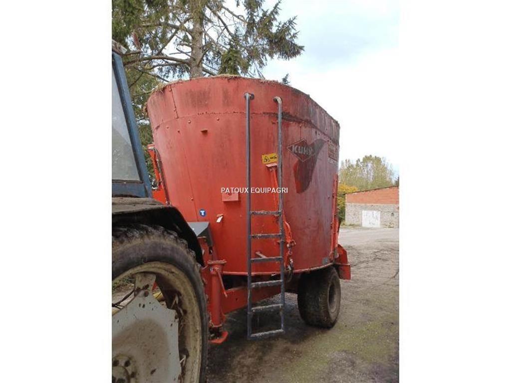Kuhn 1070 Feed mixer