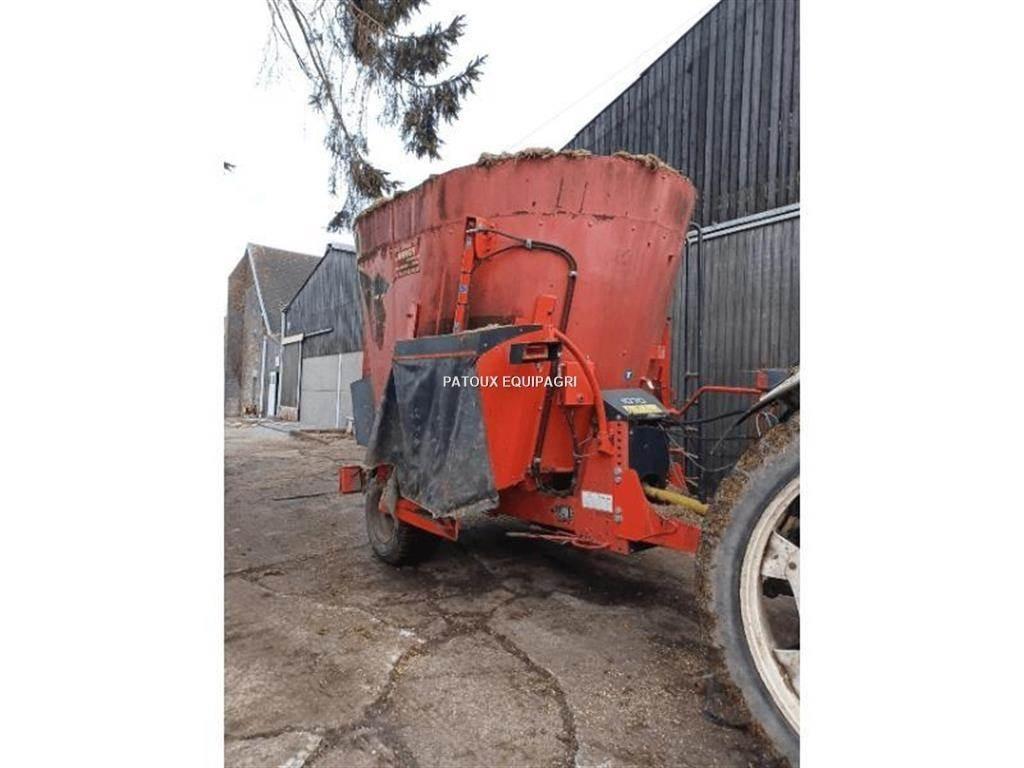 Kuhn 1070 Feed mixer