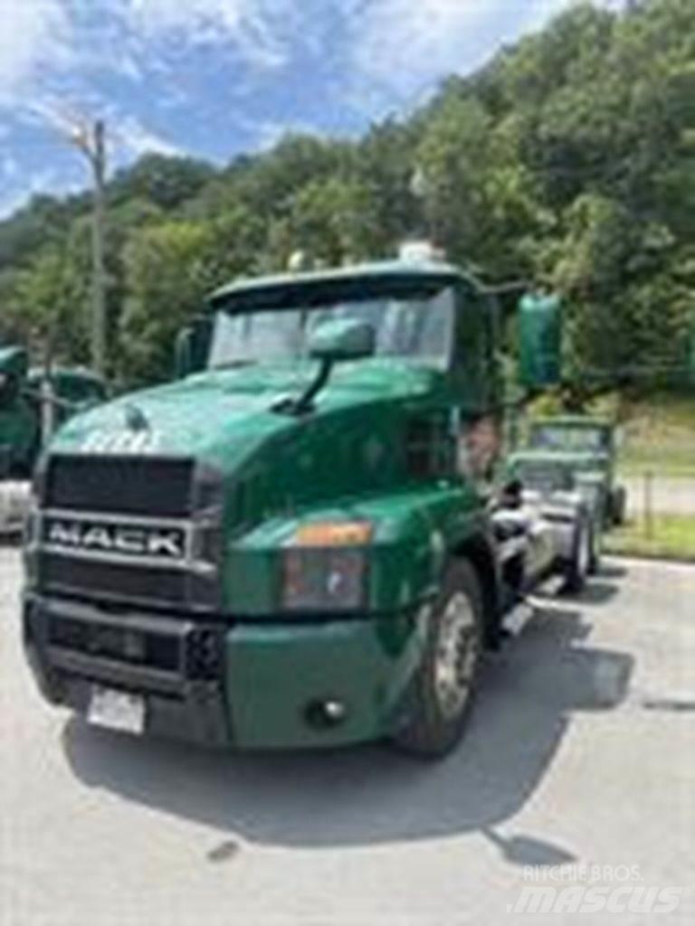 Mack AN64T Prime Movers