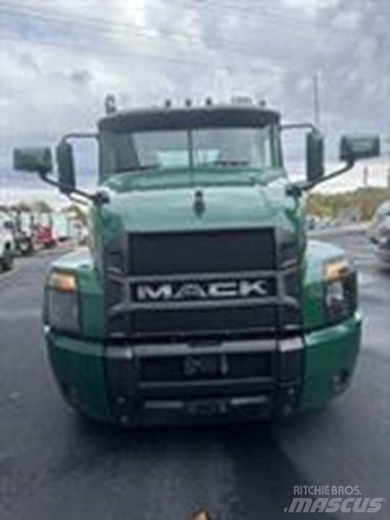 Mack AN64T Prime Movers