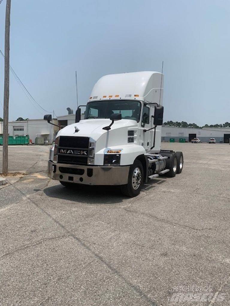 Mack CXU613 Prime Movers