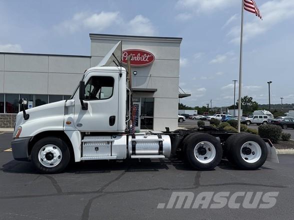 Freightliner CASCADIA 113 Prime Movers